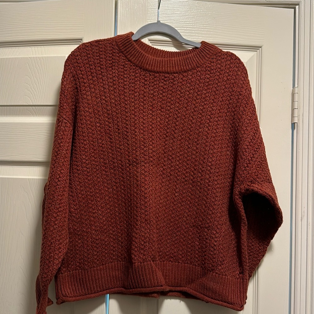 Like New- Universal Thread Rust/Orange Sweater- size L.